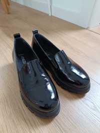 Buty loafersy czarne lakierowane Venezia 38