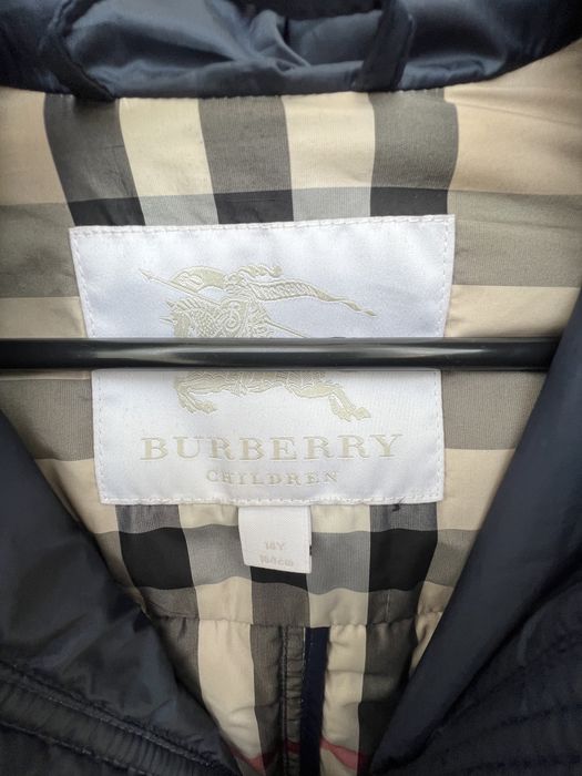 Пуховик пальто Burberry, оригинал!!! На S размер. Указан 14 лет. Новый