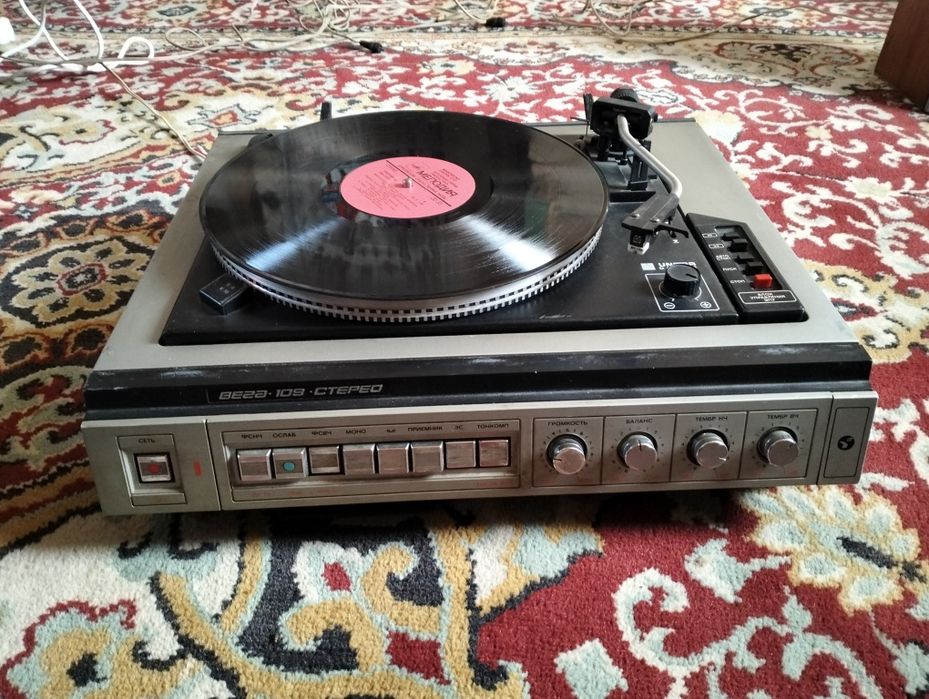 Проигрыватель виниловый Вега 109 м