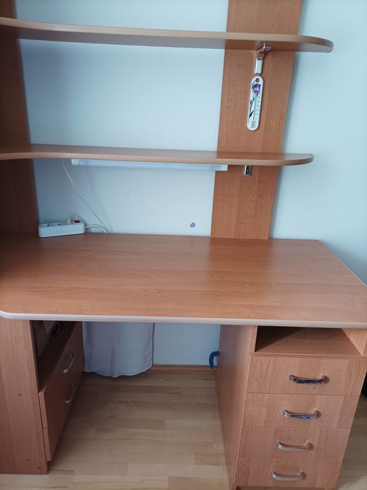 Стіл комп'ютерний