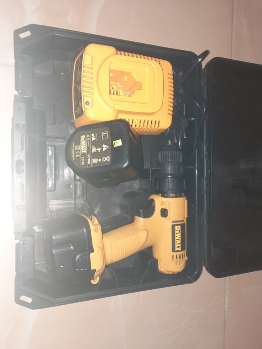 Шуроповерт Dewalt