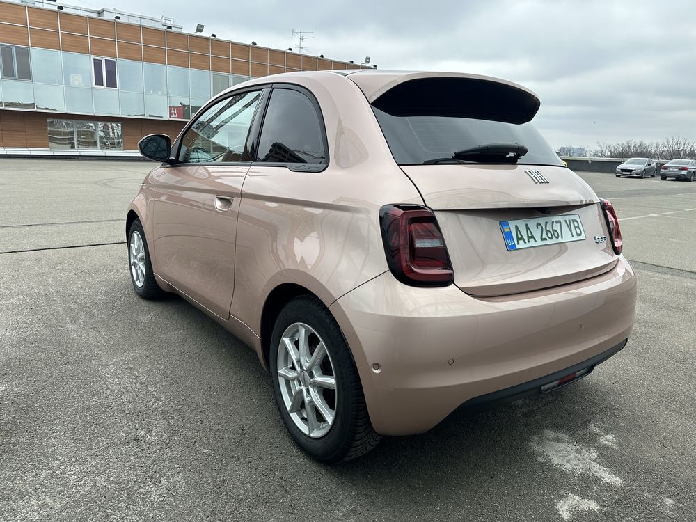 2022 Fiat 500e аренда оренда прокат авто автомобиля электромобиля фиат