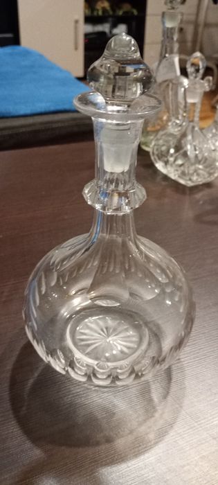 Śliczna karafka kryształowa (1)