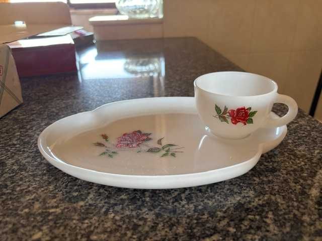 Chávenas almoçadeiras. Conjunto de 4