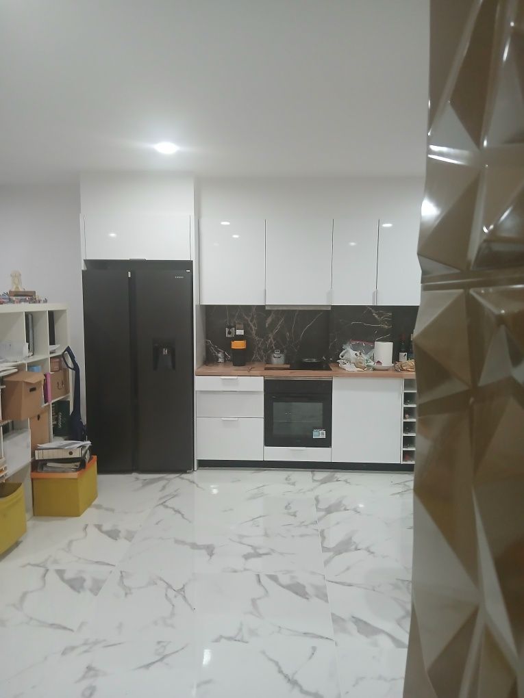 Aluga Quarto senhora idónea