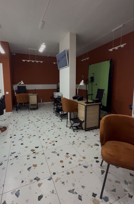 в оренду 1 роб.місце для перукаря/1 роб.місце  для м.манікюру