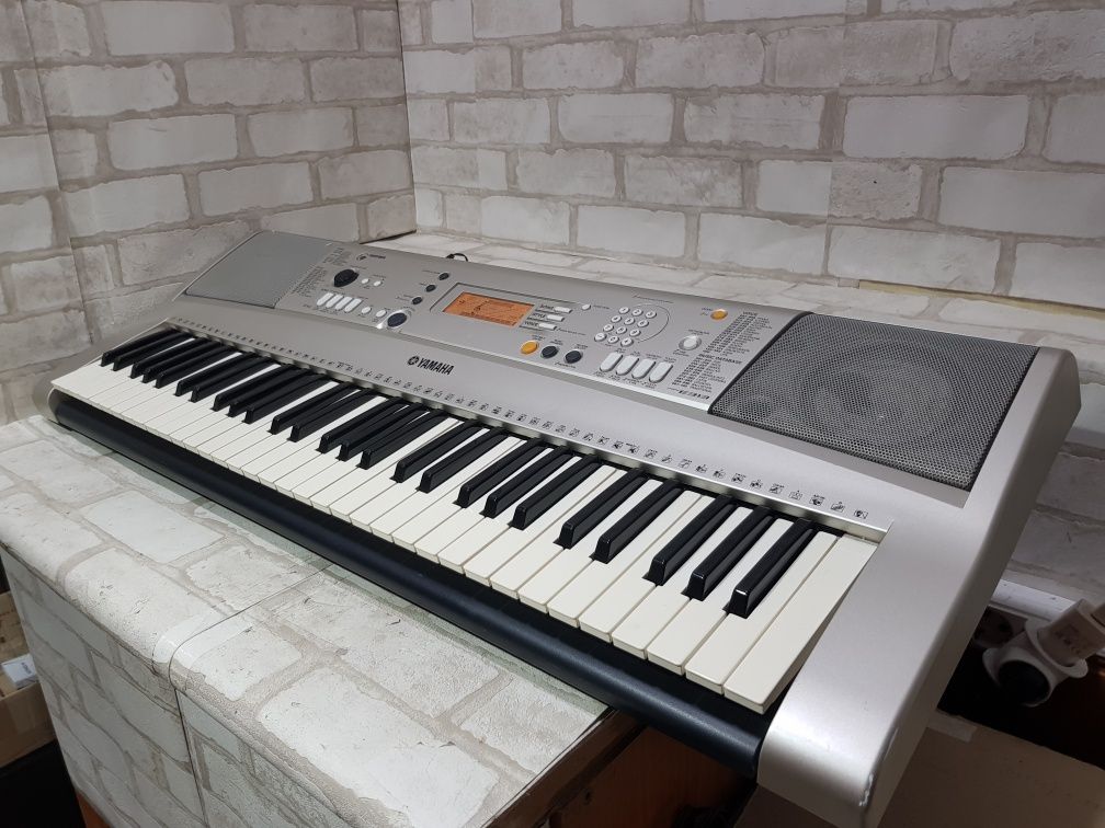 Синтезатор YAMAHA PSR-E313, HOHNER+1 ц на 61 клавішу, б/у з Німеччини