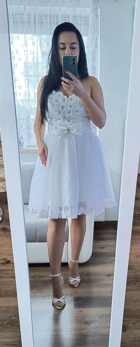 Biała suknia ślubna