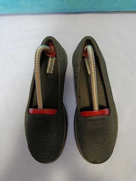 Жіночі сліпони Skechers goga mat у новому стані розмір 37/24 см