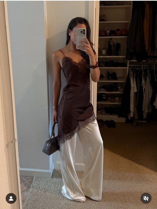 Трендова майка с мереживом Zara, шоколадна|чорна шовкова майка