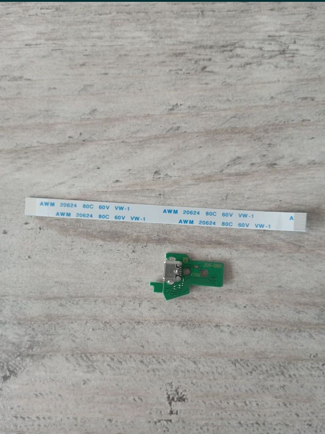 Gniazdo płytka ładowania plus taśma cotrolera pada PS4 JDS-050