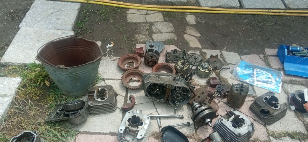 Продам минск125,заменить прокладку на картере и поехал,к ниму запчасти