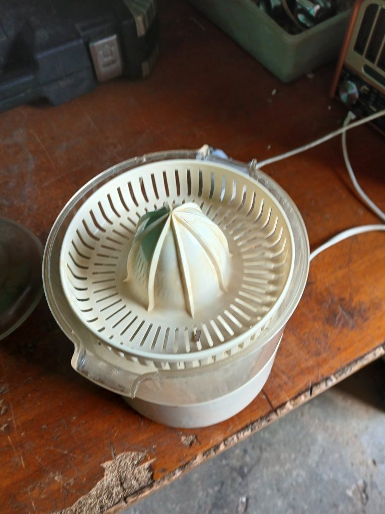 espremedor de frutas elétrico