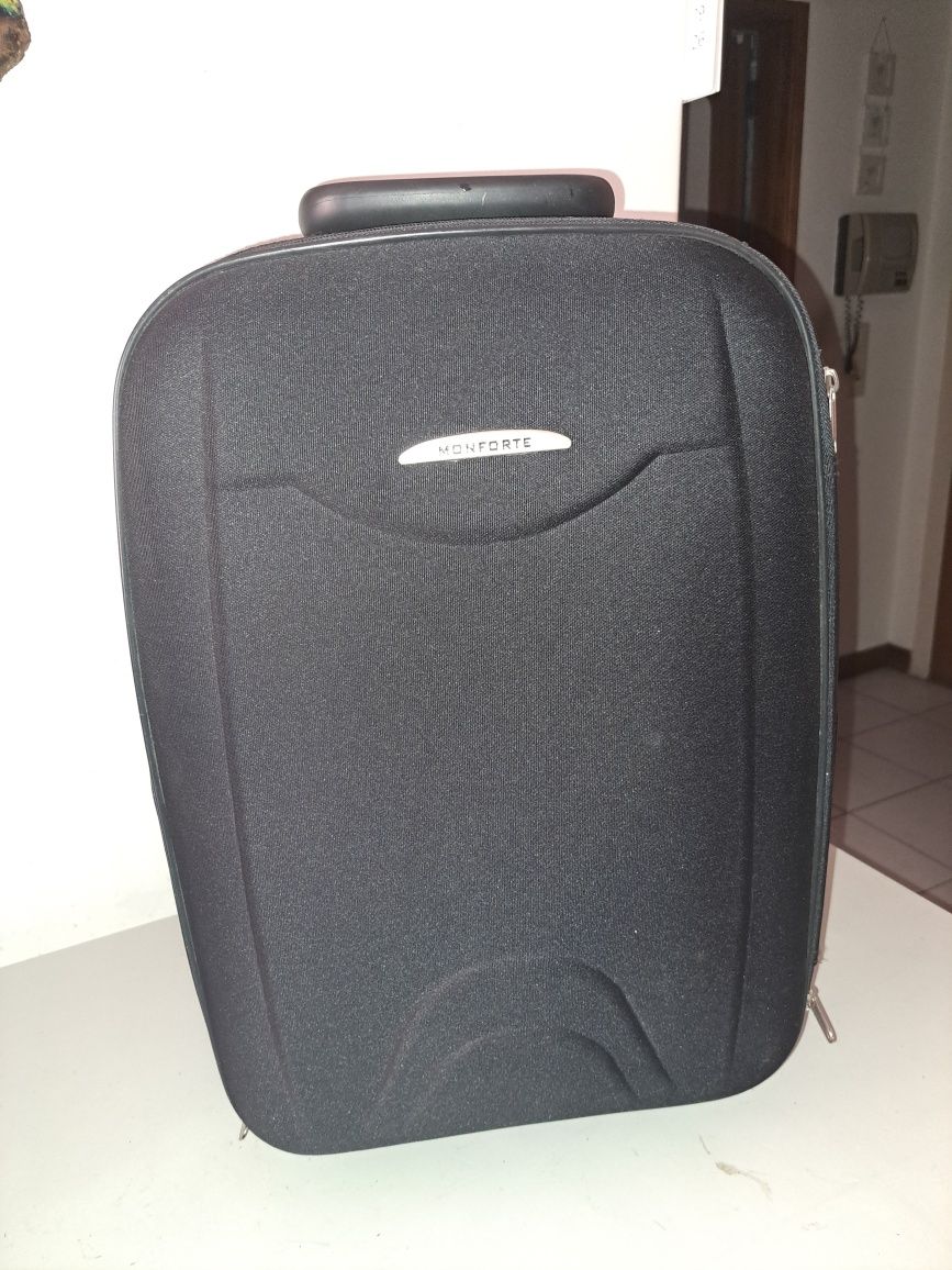 mala preta de cabine marca Monforte muito resistente como nova