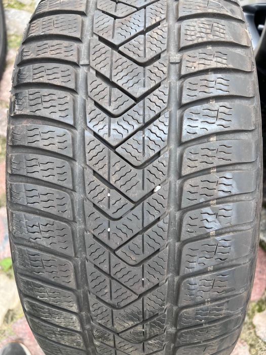 Opony Pirelli zimowe, 235/45/R18, 4 sztuki