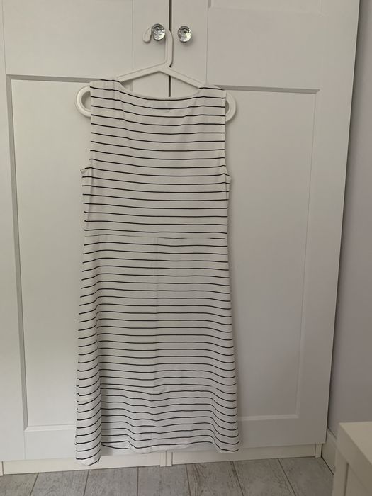 biała sukienka w granatowe paski bez rękawów vila