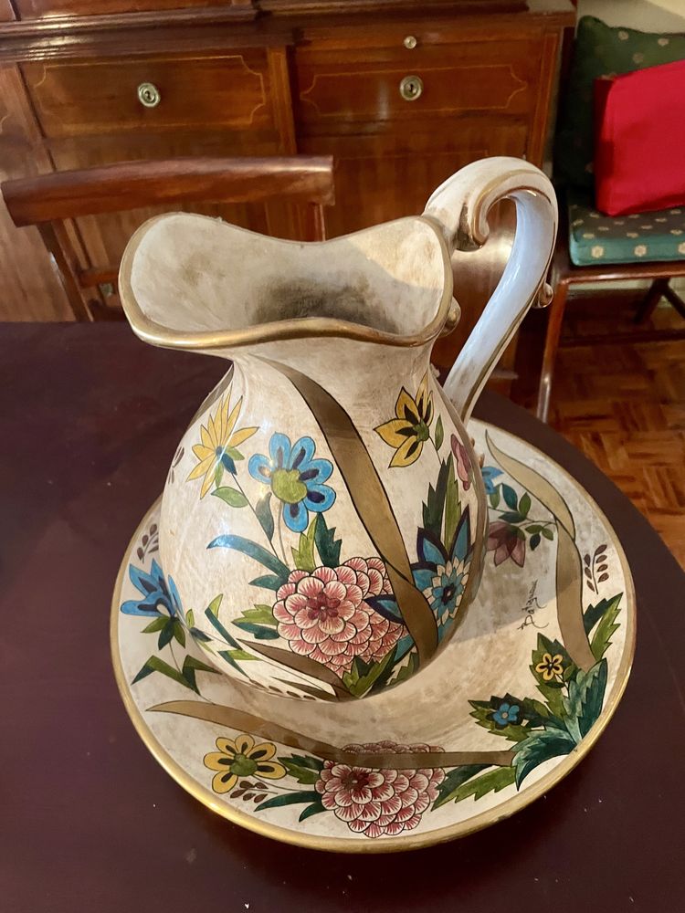Jarro e bacia de porcelana italiana em estado impecavel