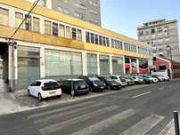 Vende-se Loja/armazém em zona nobre de Sacavém - 1.200 Metros