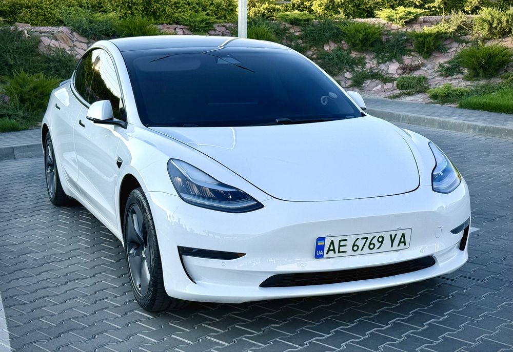 Tesla model 3 2021