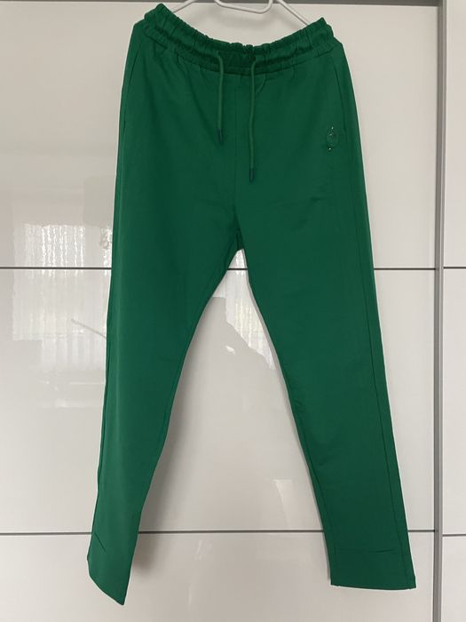 Nowe spodnie dresowe z przeszyciami rozmiar XL