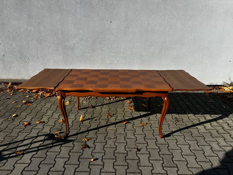 Stylowy rozkładany  stół z krzesłami