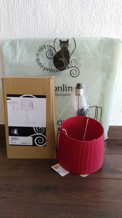 2 Candeeiros de Mesa Hotel Vermelho