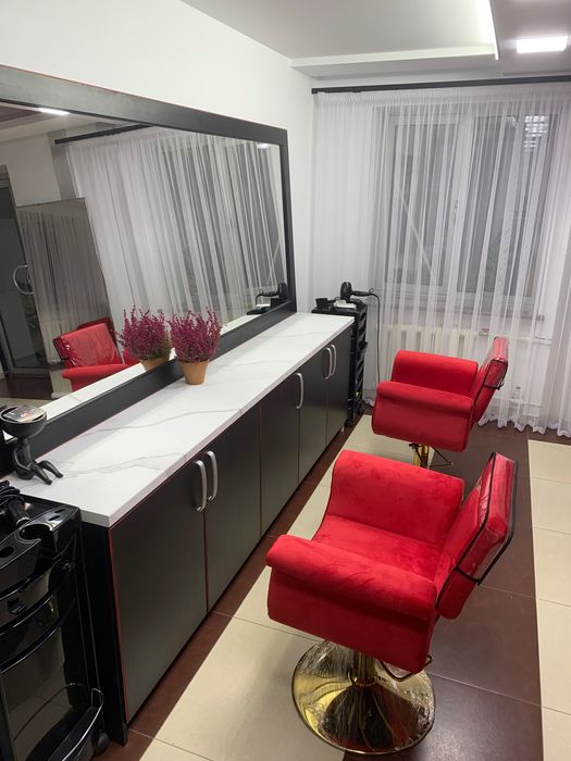 Робоче місце для манікюру, косметолога, перукаря