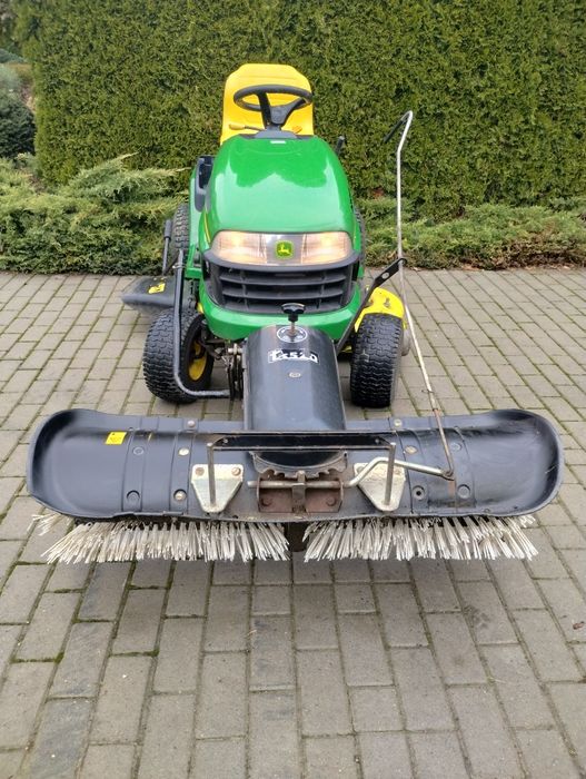 Traktorek kosiarka John Deere zamiatarka