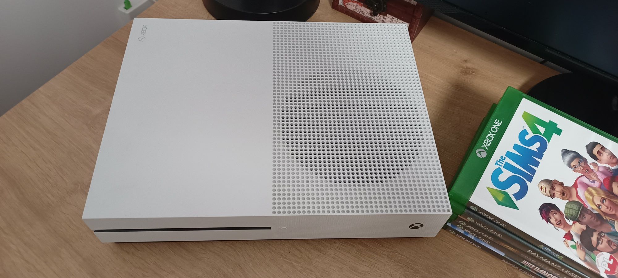 Xbox one s 1T, 2 pady