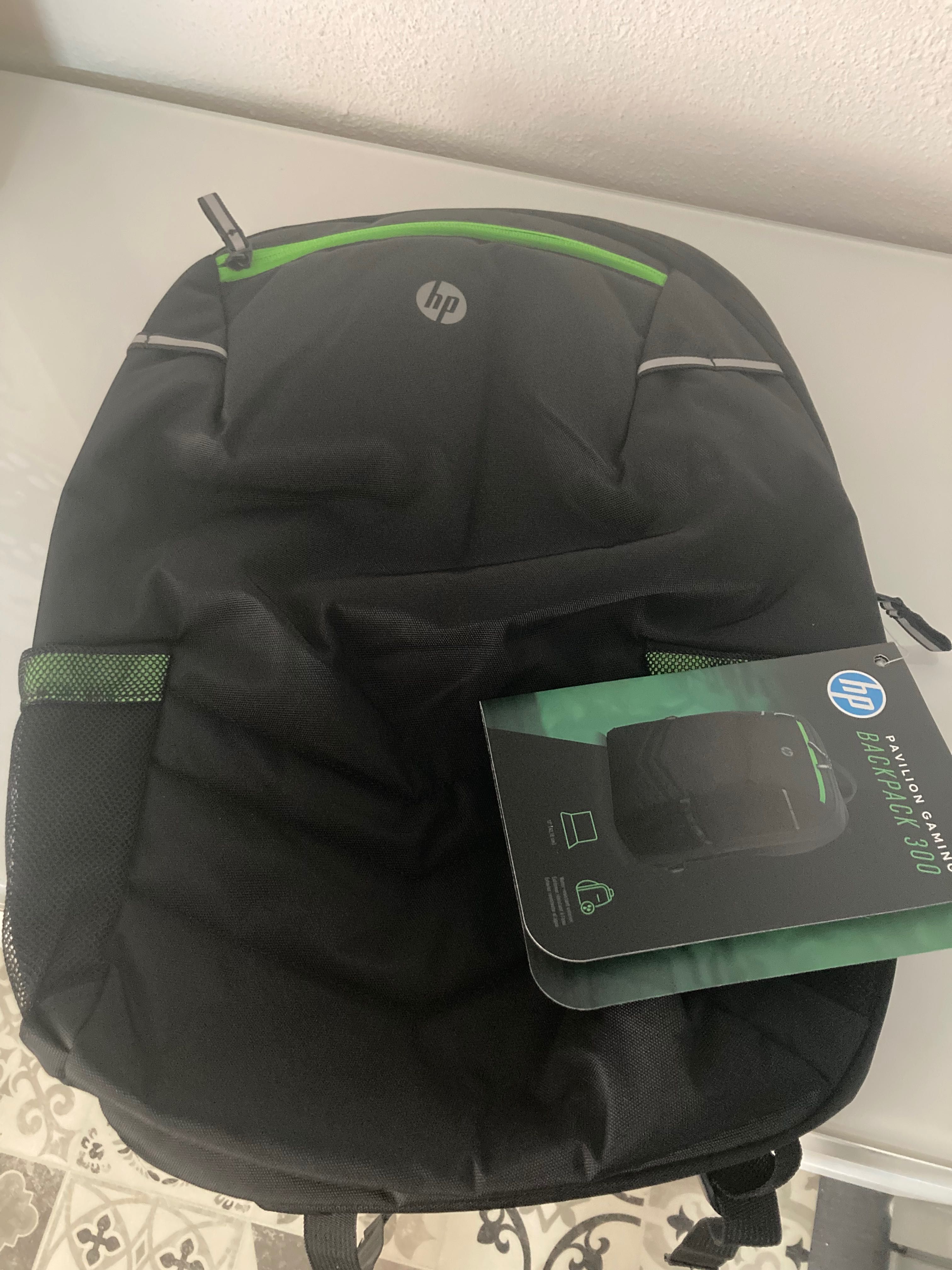 Mochila preta HP Pavilion Gaming 300 para laptop de até 17"