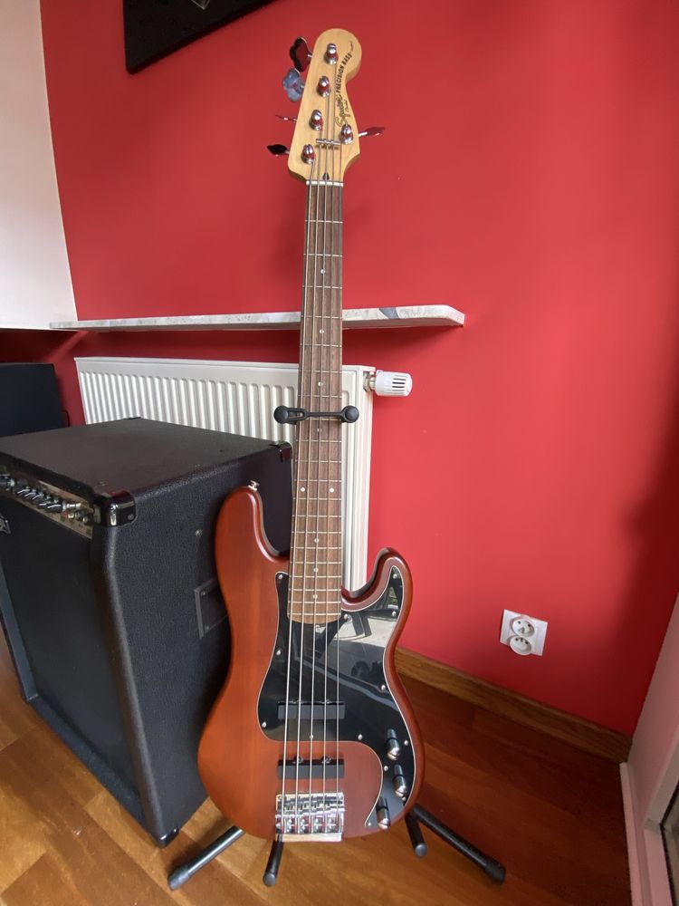 Gitara bassowa Squire Precision Bass 5 strun