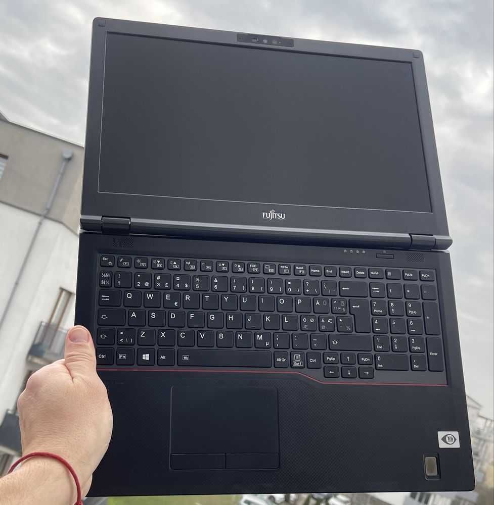 Fujitsu Lifebook E5511 | i5-1135G7 | 16GB RAM | SSD 256gb | Full HD