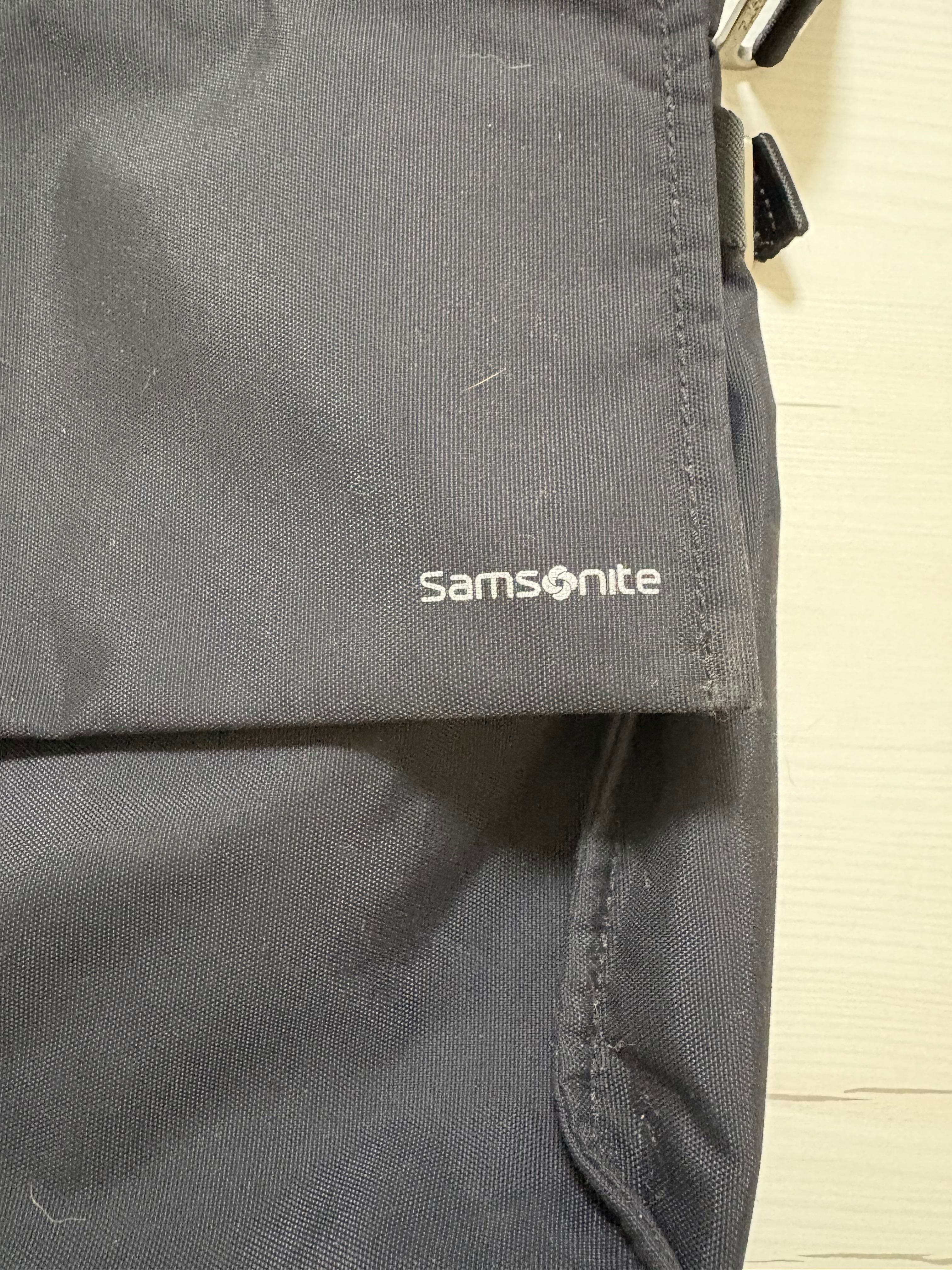Mala de Ombro Samsonite Preta – Grande e Resistente