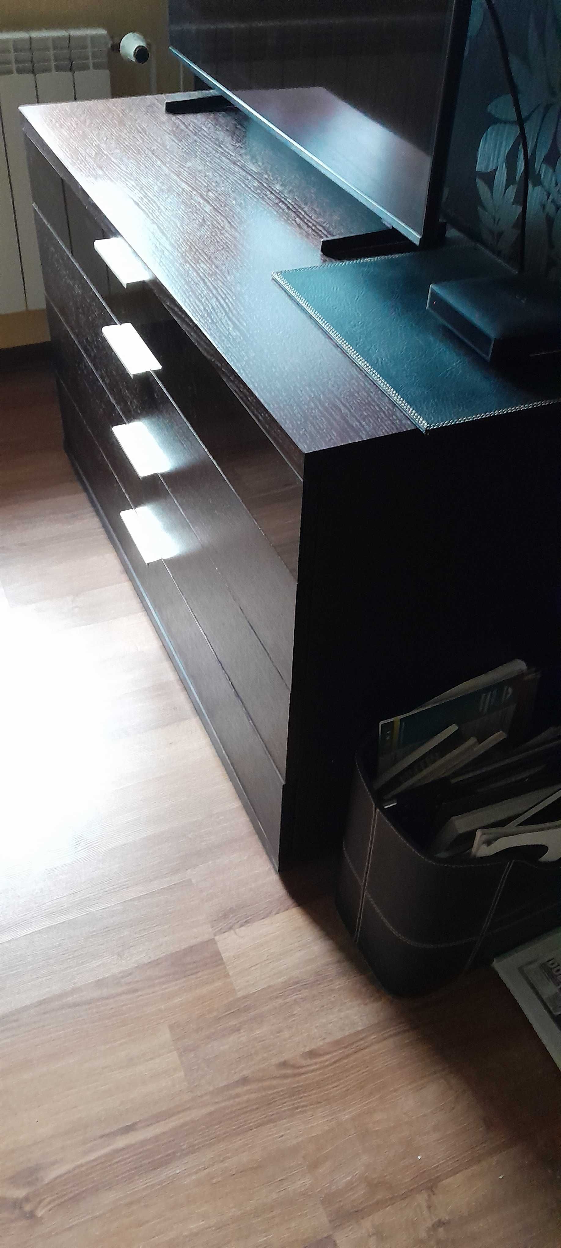 sypialnia łóżko komoda stoliki nocne fornir