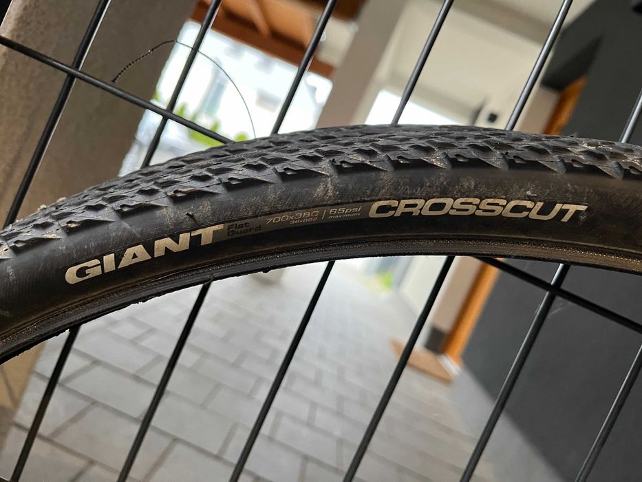 opony GIANT  CROSSCUT 700x38c