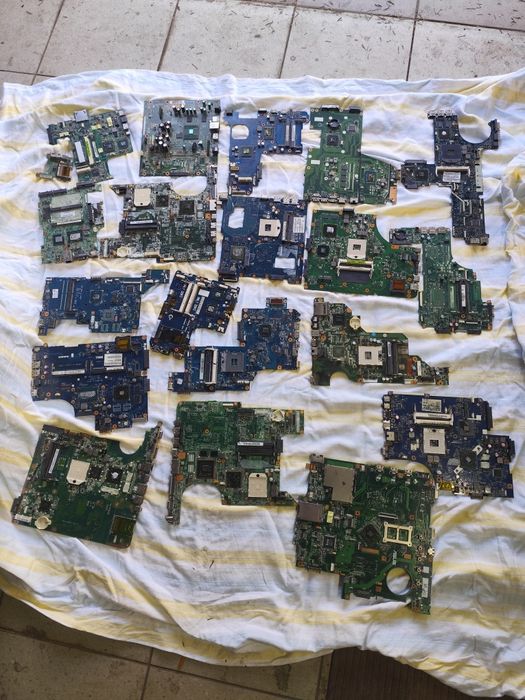 Płyty główne do laptopów  złom elektroniczny