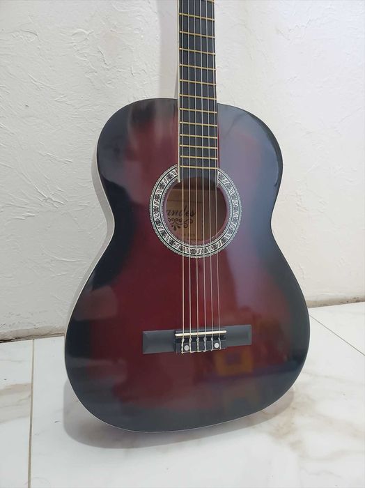 класична повнорозмірна гітара для починаючих