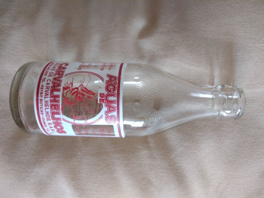 Garrafas de bebida antigas