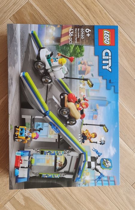 LEGO® 60460 City - Bez granic: tor z rampami dla wyścigówek
