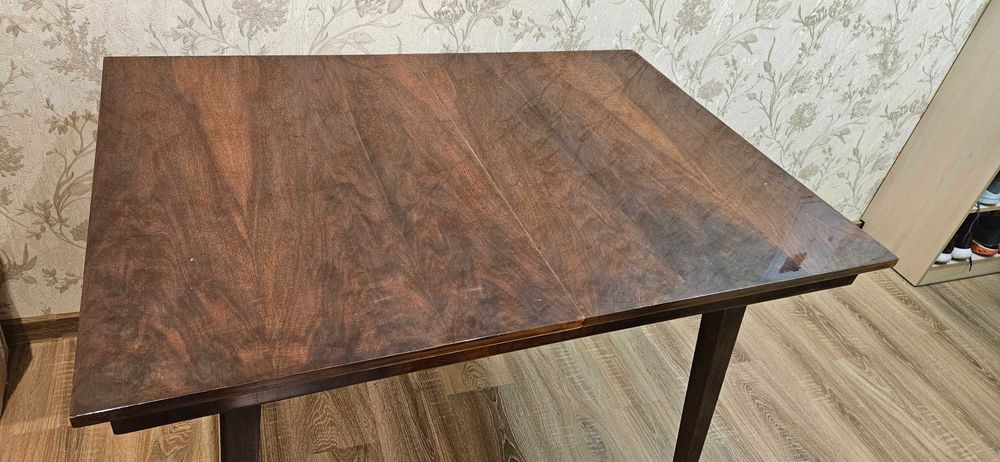 Стіл розкладний дерев"яний лакований