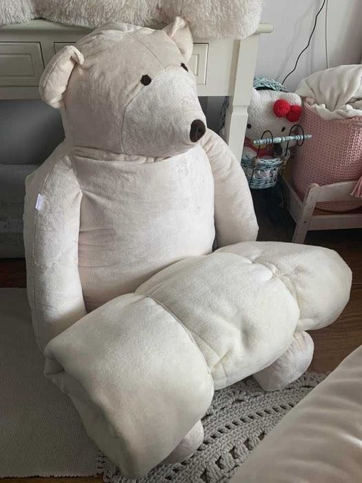 Wyposażenie pokoju dziecięcego, pufy, materace, misie