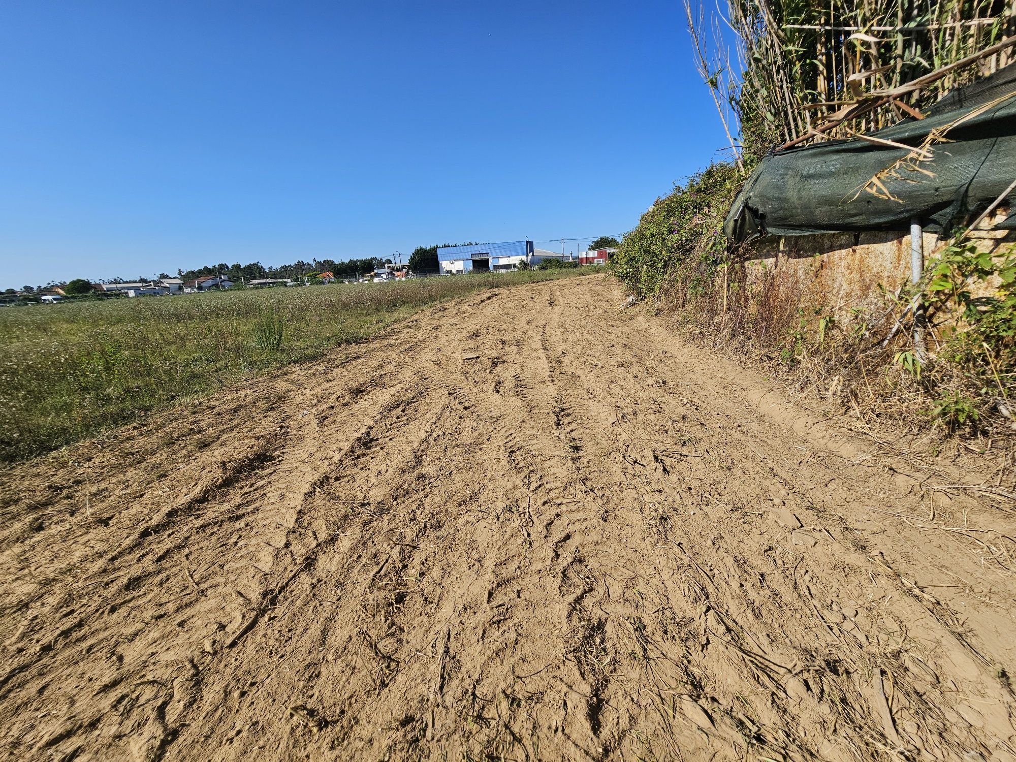 Terreno junto ao aeroporto do Porto