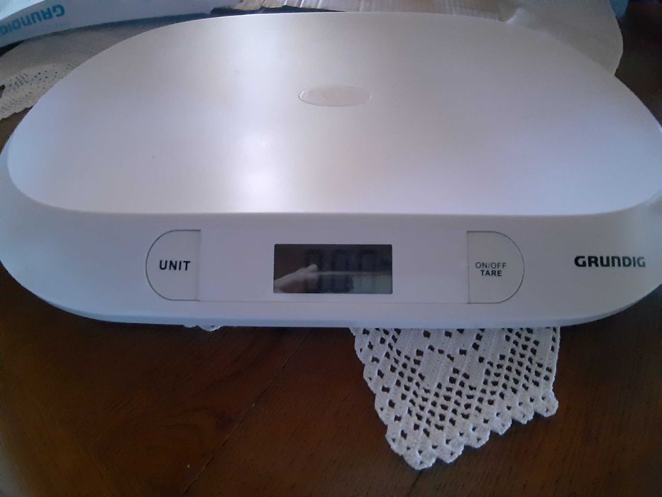 Balança digital bebés - Visor LCD, Estrutura plana (20kg)- Grundig
