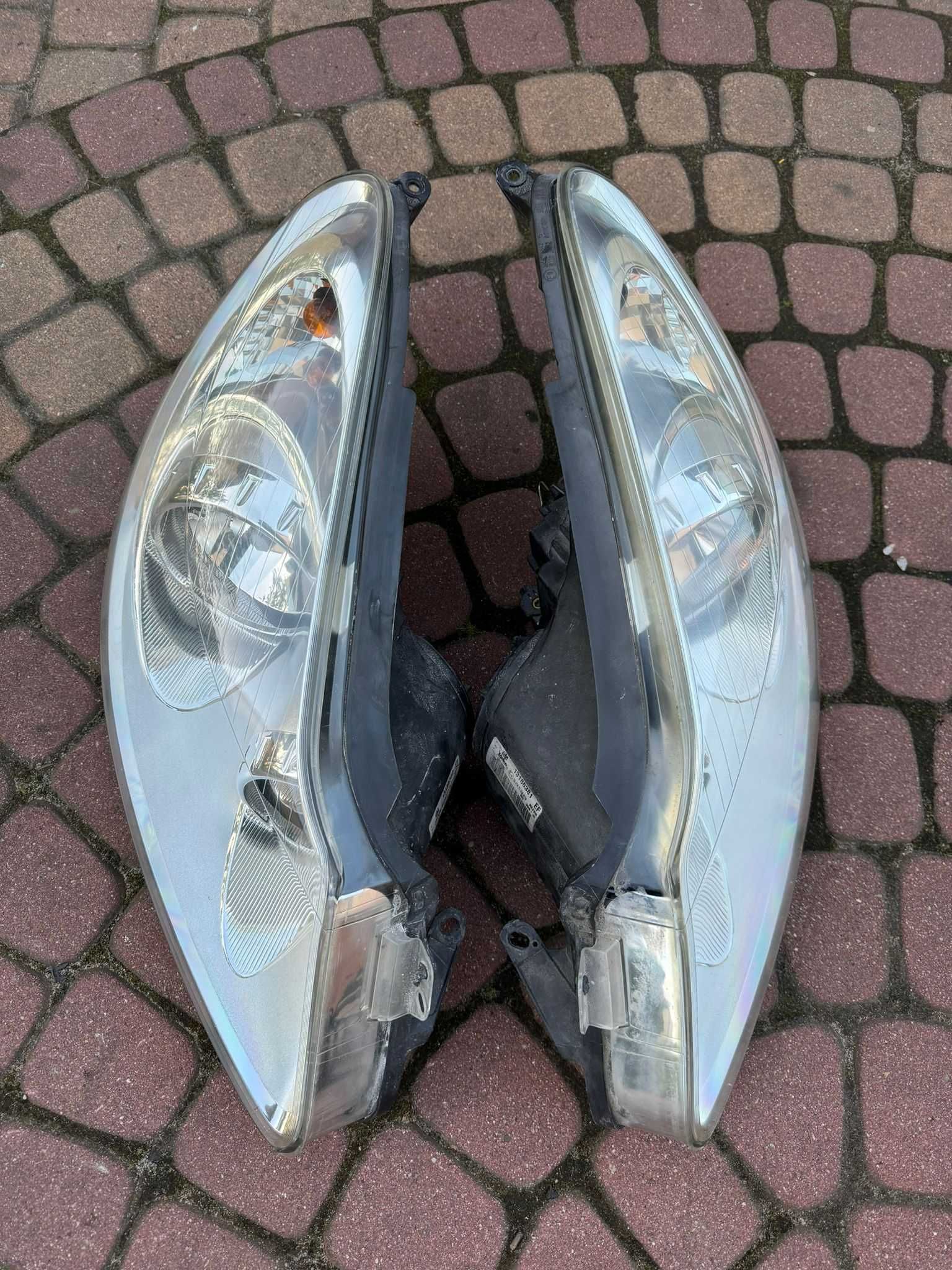 Lampy Reflektory Lampa Reflektor Opel Corsa D przód Oryginał ładne KPL