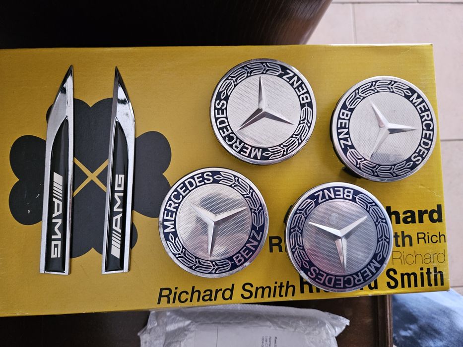 Tampas de jantes Mercedes e símbolos AMG laterais