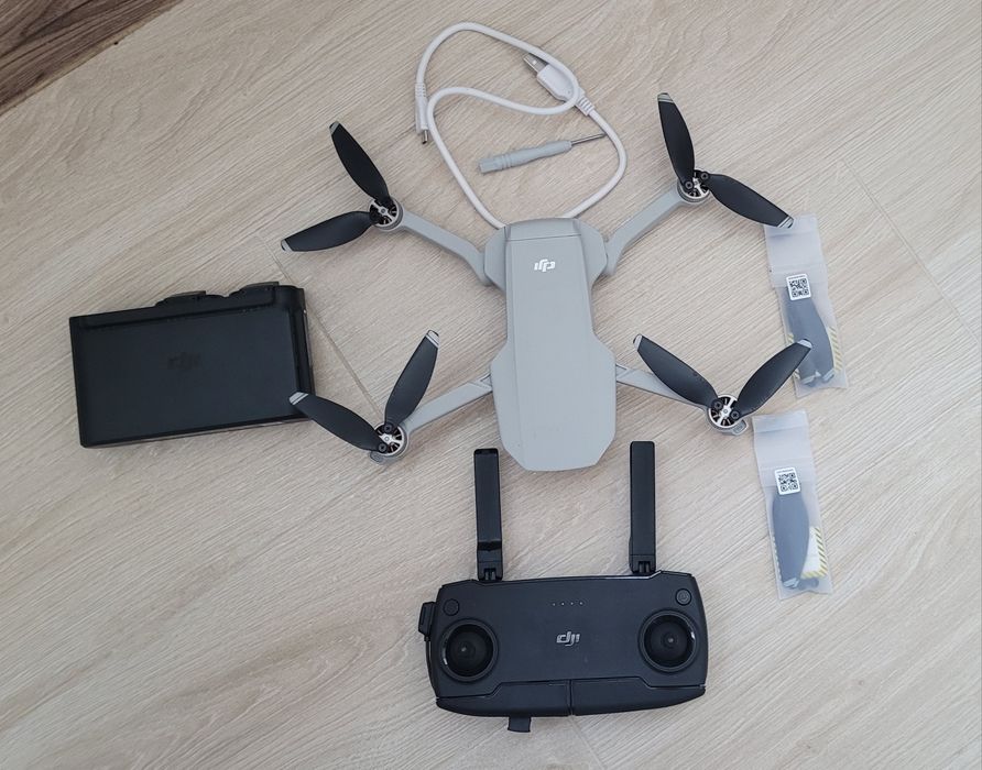 Квадрокоптер DJI MAVIC MINI