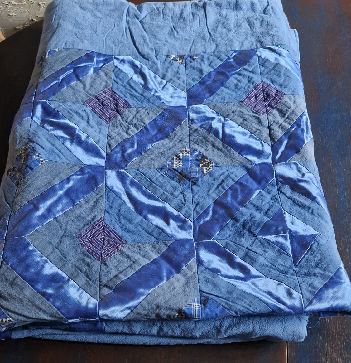Kołdra patchwork z kawałków tkaniny uszyty ręcznie niebieski 220 x 140