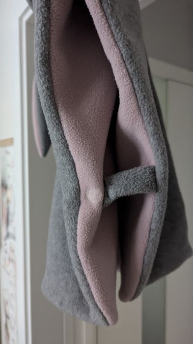 Ponczo samochodowe patulove, dla dziewczynki szaro-różowe króliczek bu