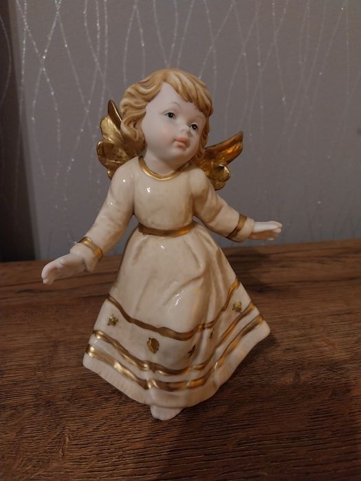 Figurka ceramiczna aniołek