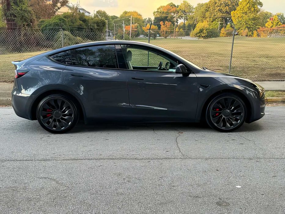 Tesla Model Y      2022